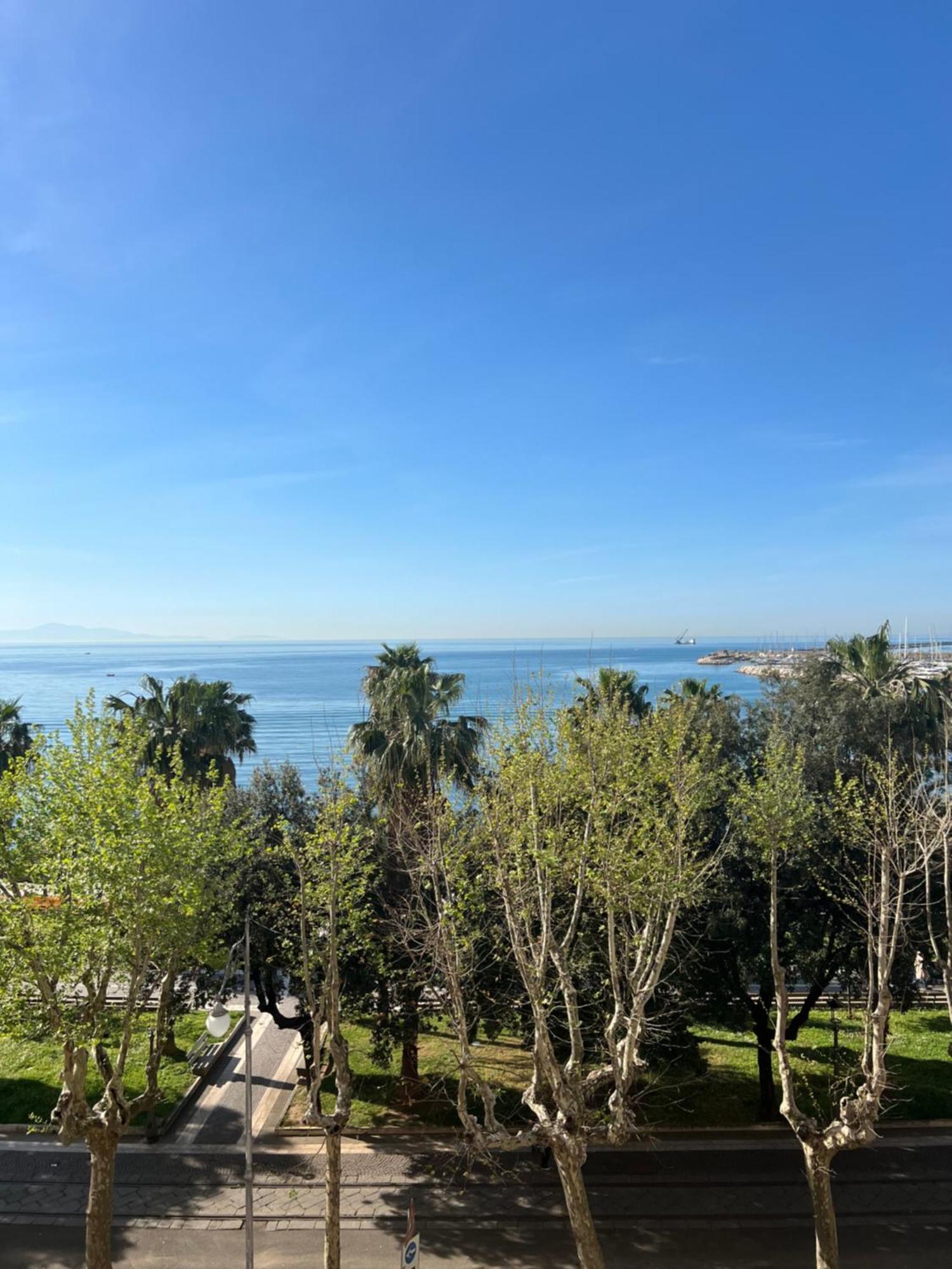 Blue Sea View Apartment Salerno Bagian luar foto