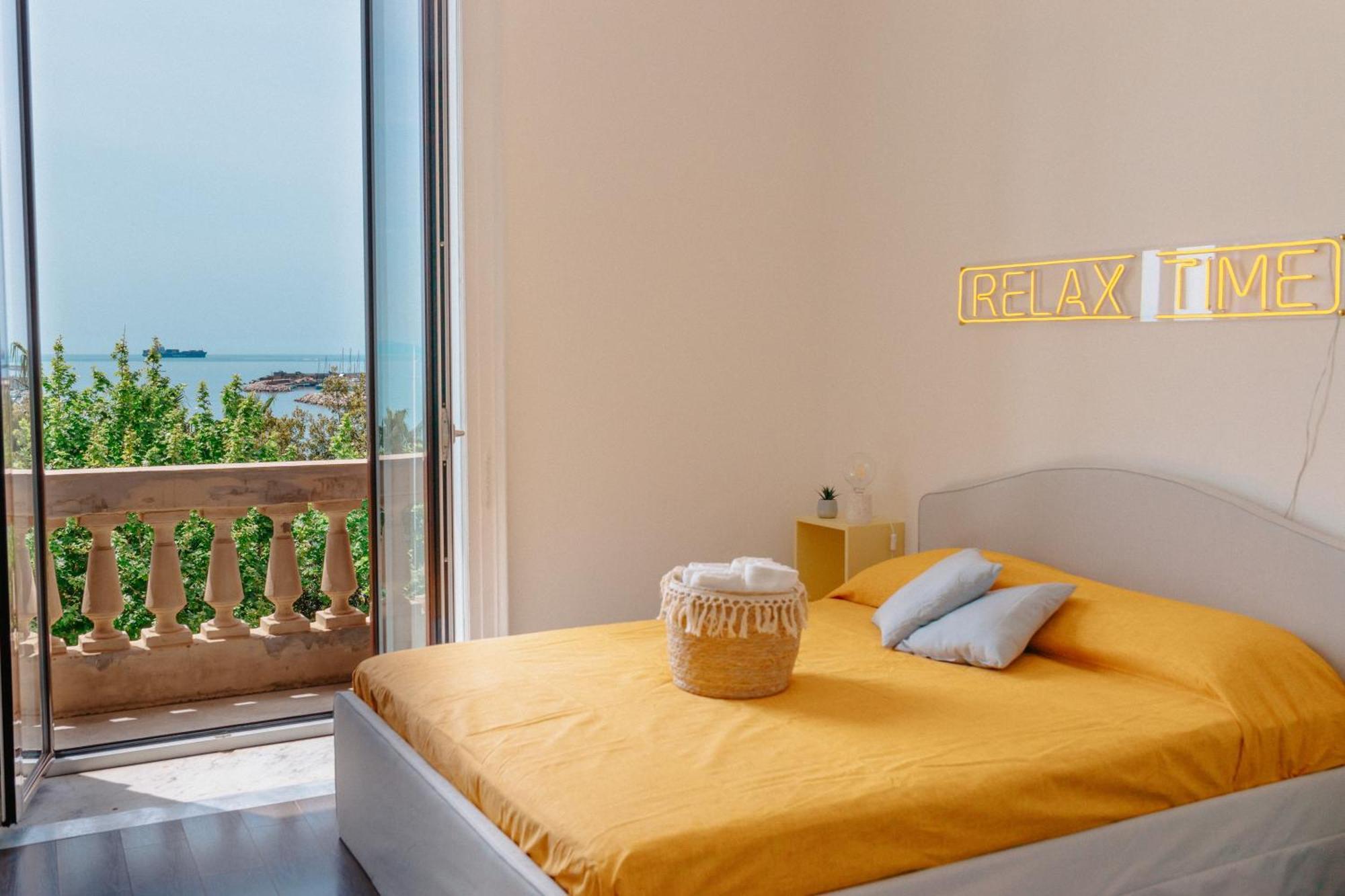Blue Sea View Apartment Salerno Bagian luar foto