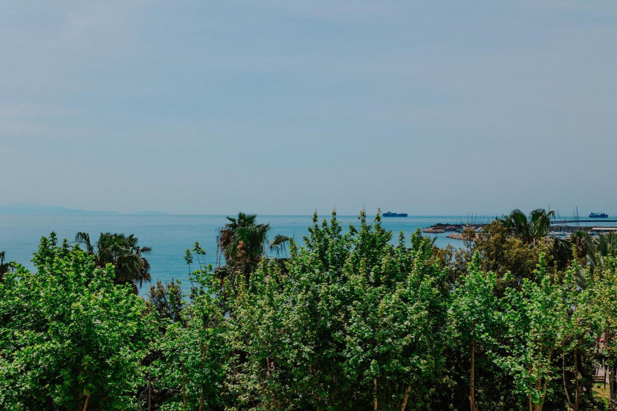 Blue Sea View Apartment Salerno Bagian luar foto