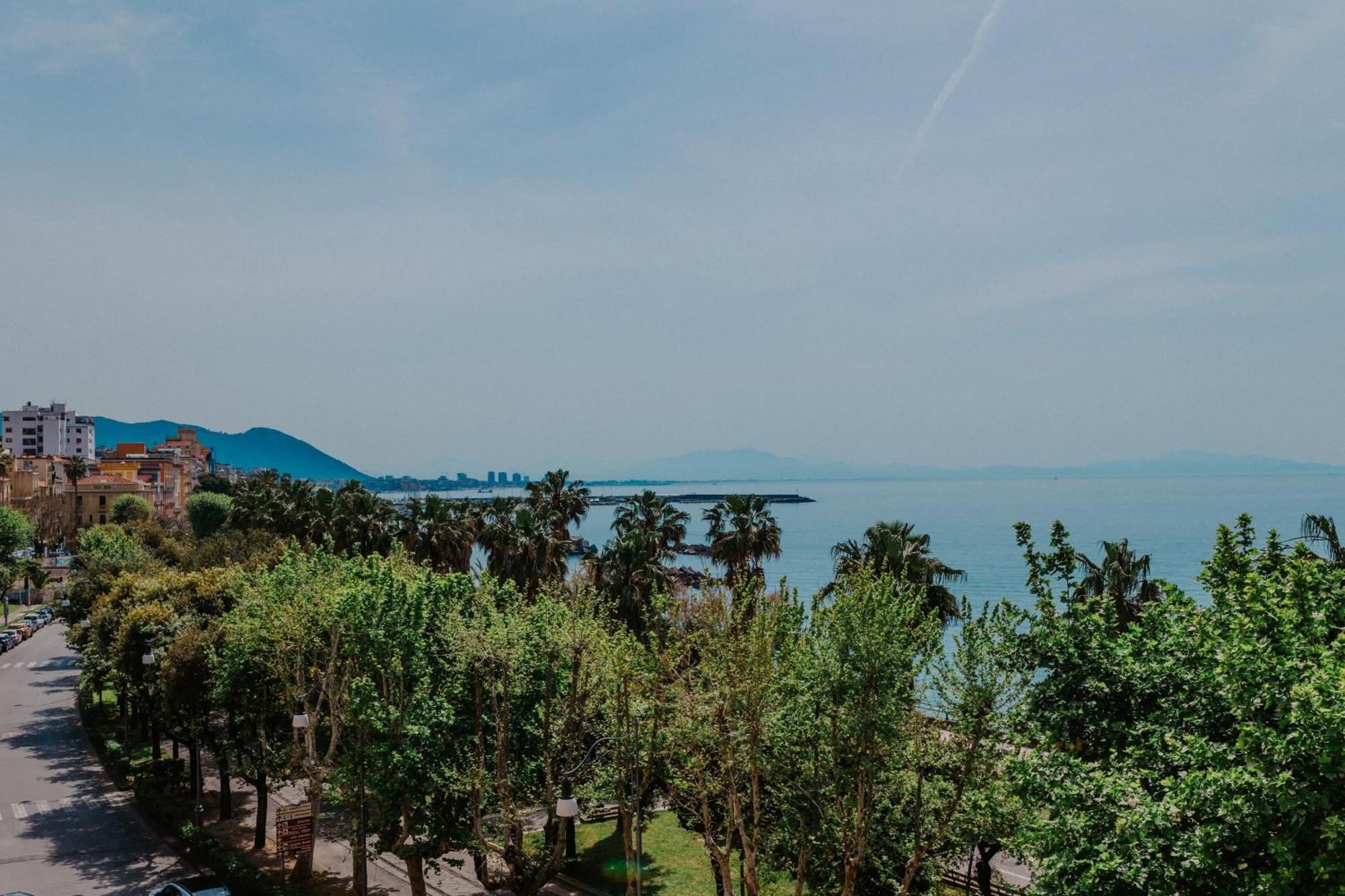 Blue Sea View Apartment Salerno Bagian luar foto