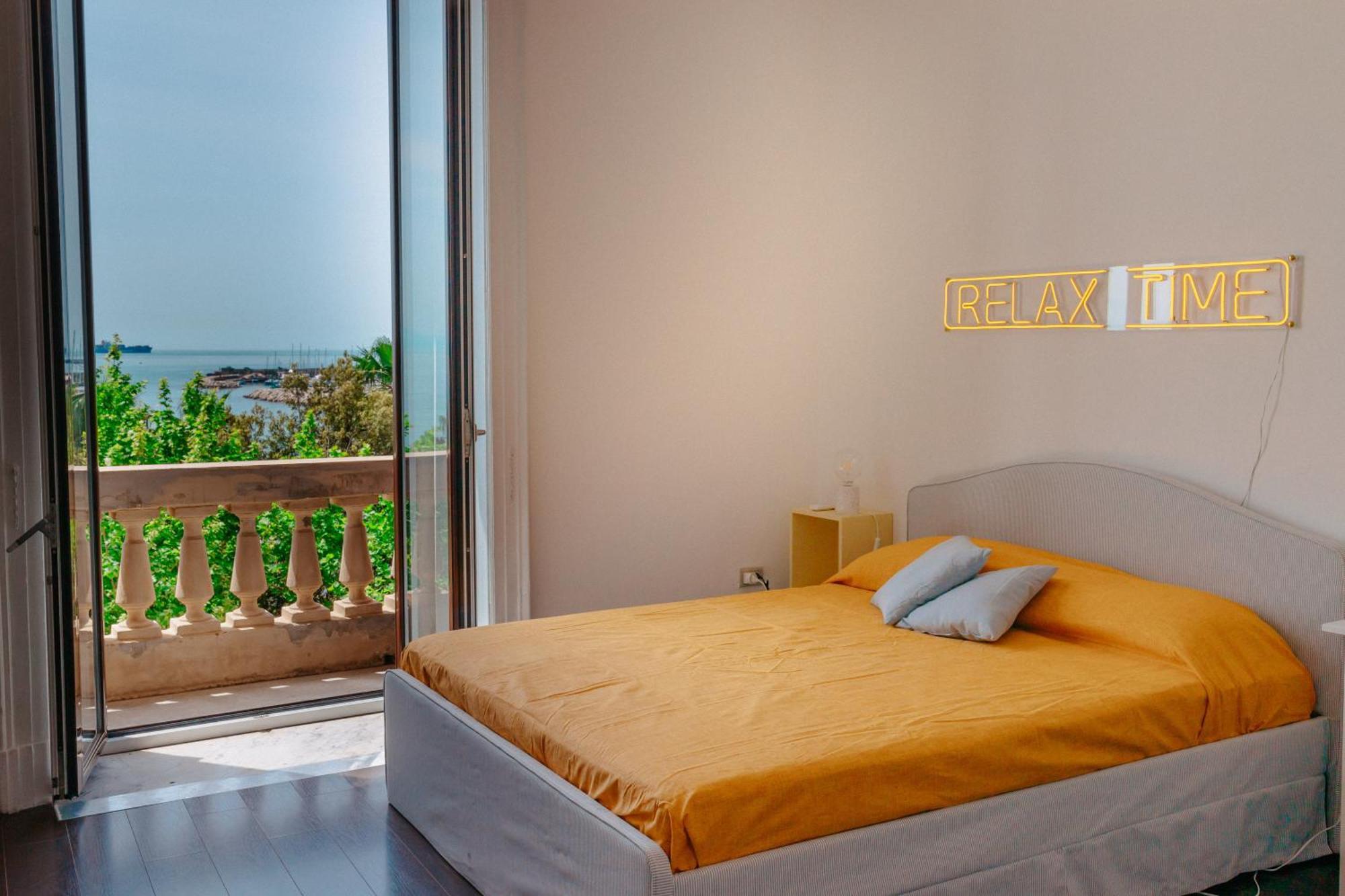 Blue Sea View Apartment Salerno Bagian luar foto